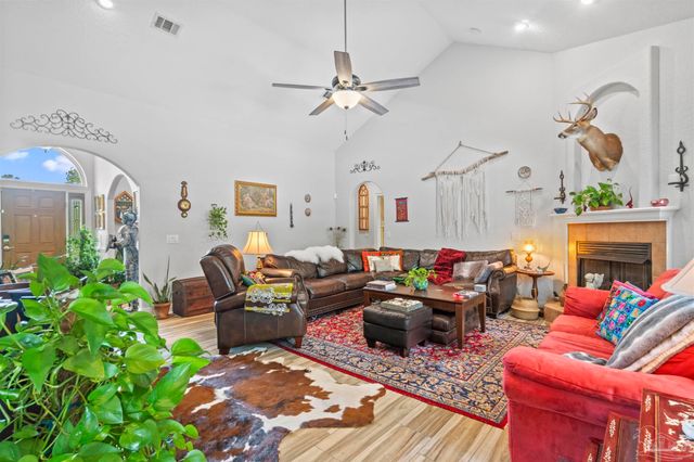 5984 Happy Hollow Dr, Milton, FL 32570