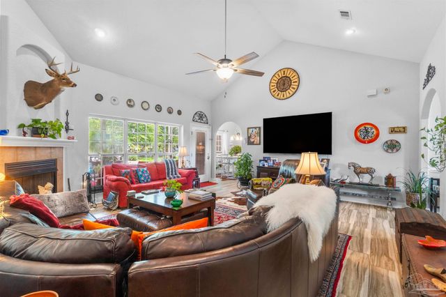 5984 Happy Hollow Dr, Milton, FL 32570