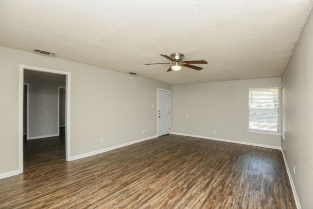 841 Hackamore Street, White Settlement, TX 76108
