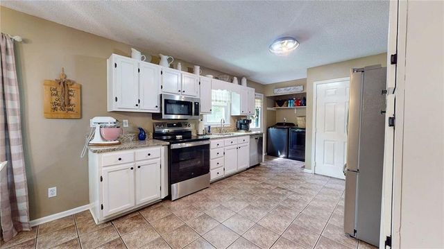 33 E Boxwood Drive SE, Cartersville, GA 30121