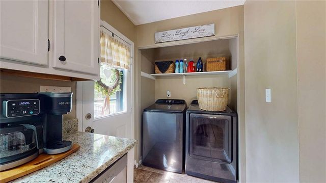 33 E Boxwood Drive SE, Cartersville, GA 30121