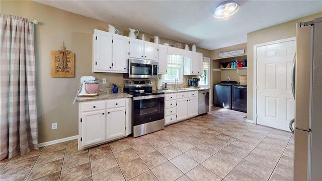 33 E Boxwood Drive SE, Cartersville, GA 30121