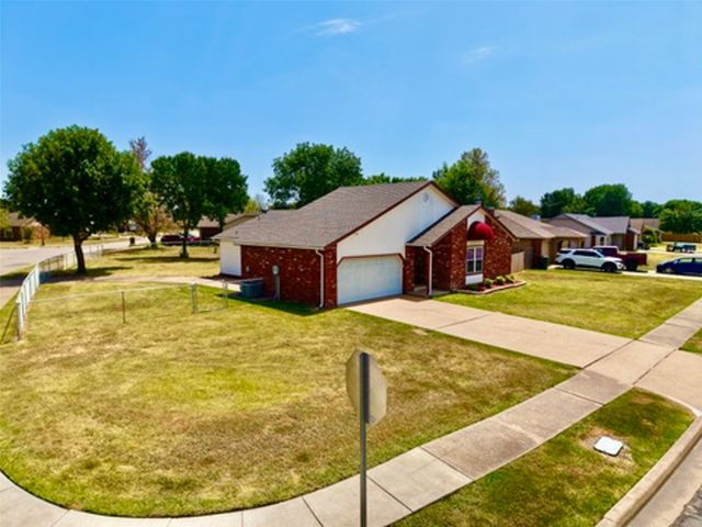 8221 N 122nd East Avenue, Owasso, OK 74055