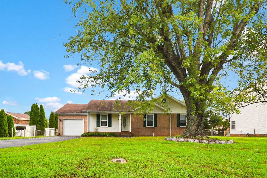 3421 Polly Drive, Clarksville, TN 37042