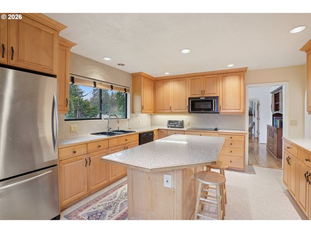 12313 Se OATFIELD Rd, Milwaukie, OR 97222