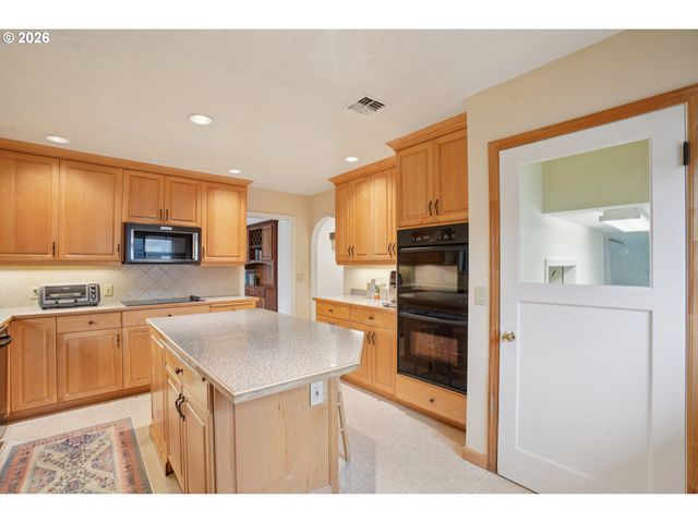 12313 Se OATFIELD Rd, Milwaukie, OR 97222