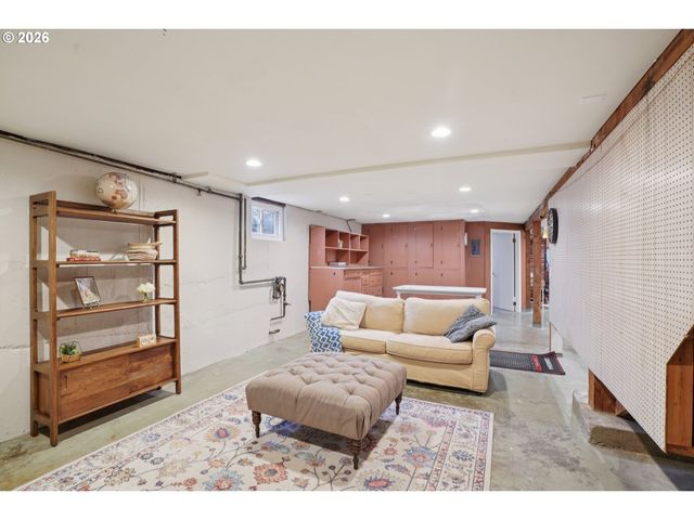 12313 Se OATFIELD Rd, Milwaukie, OR 97222