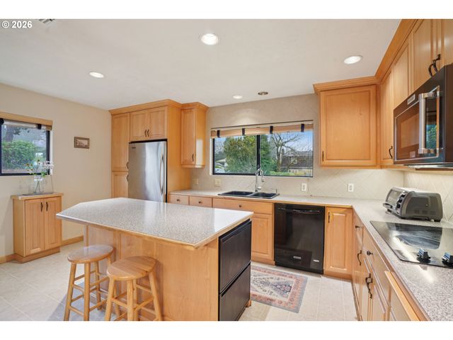 12313 Se OATFIELD Rd, Milwaukie, OR 97222