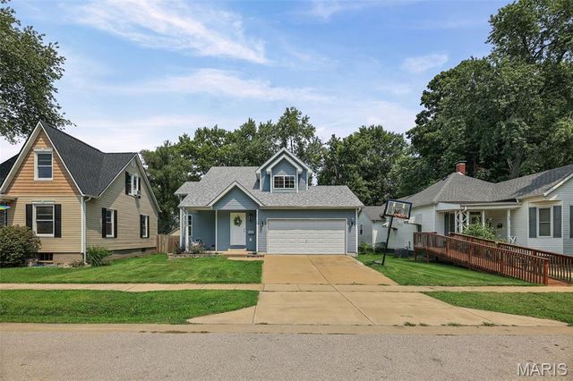 506 E Washington Street, O'fallon, IL 62269
