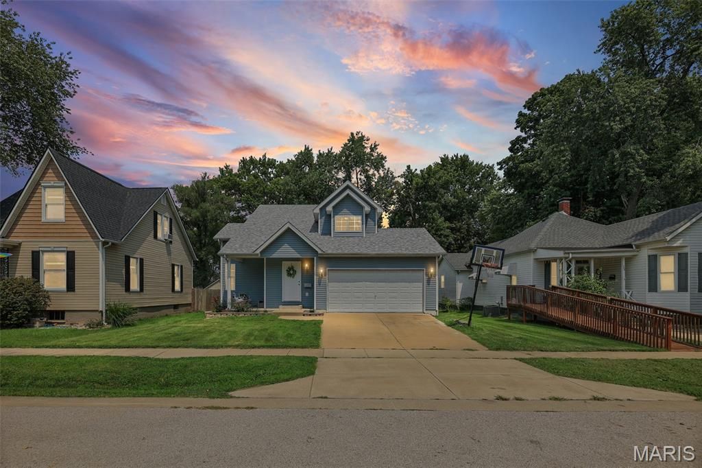 506 E Washington Street, O'fallon, IL 62269