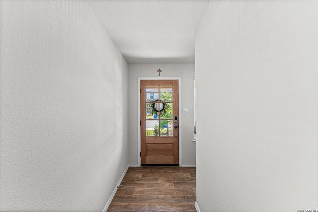233 LEGENDARY TRAIL LOOP, Floresville, TX 78114