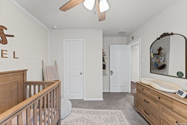233 LEGENDARY TRAIL LOOP, Floresville, TX 78114