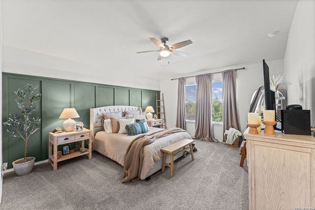 233 LEGENDARY TRAIL LOOP, Floresville, TX 78114