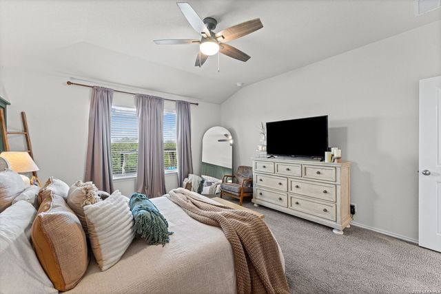 233 LEGENDARY TRAIL LOOP, Floresville, TX 78114