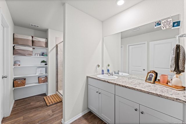 233 LEGENDARY TRAIL LOOP, Floresville, TX 78114
