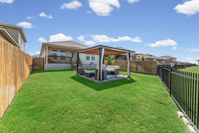 233 LEGENDARY TRAIL LOOP, Floresville, TX 78114