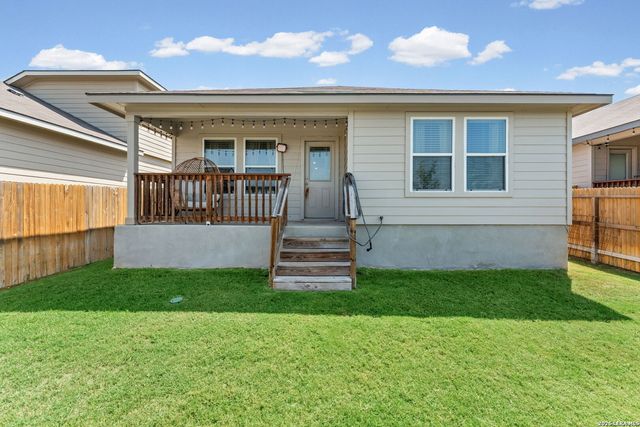 233 LEGENDARY TRAIL LOOP, Floresville, TX 78114