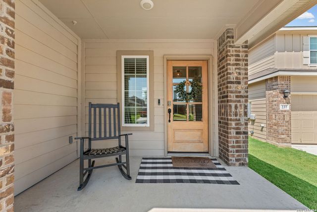 233 LEGENDARY TRAIL LOOP, Floresville, TX 78114
