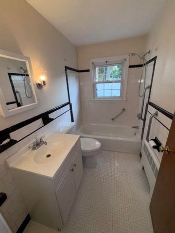 7 Globe St, Attleboro, MA 02703