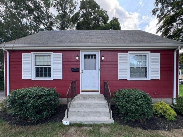 7 Globe St, Attleboro, MA 02703