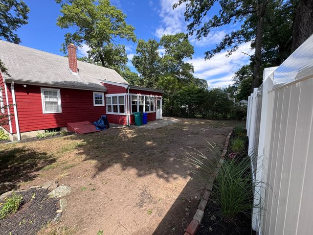 7 Globe St, Attleboro, MA 02703