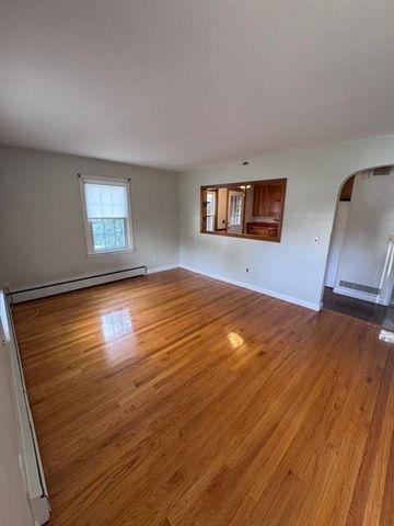 7 Globe St, Attleboro, MA 02703