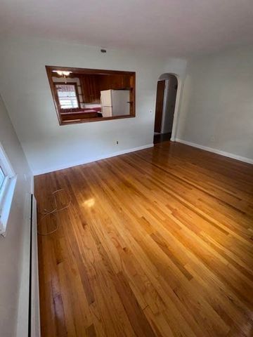 7 Globe St, Attleboro, MA 02703