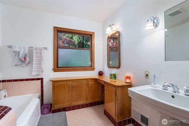726 N 137th Street, Seattle, WA 98133