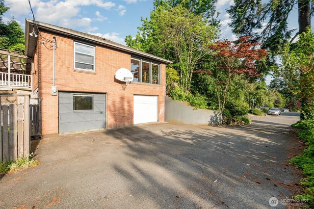 726 N 137th Street, Seattle, WA 98133