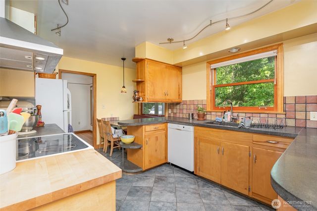 726 N 137th Street, Seattle, WA 98133