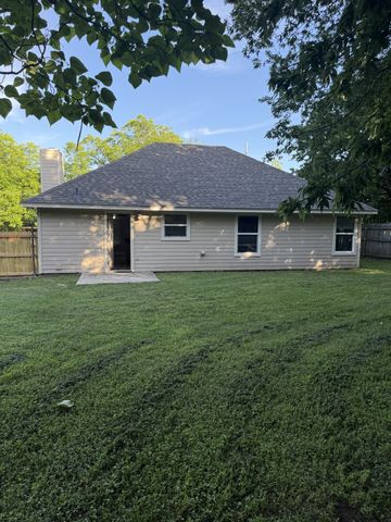 1004 Sanders Street, Bowie, TX 76230