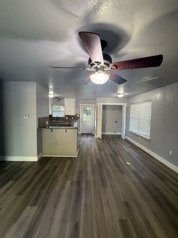 1004 Sanders Street, Bowie, TX 76230