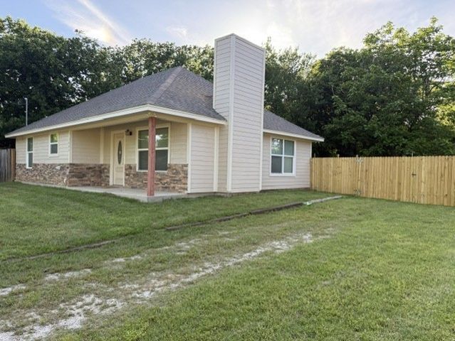 1004 Sanders Street, Bowie, TX 76230