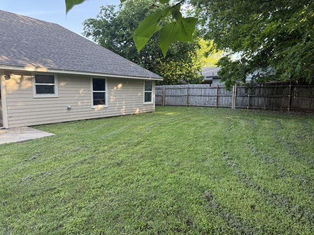 1004 Sanders Street, Bowie, TX 76230
