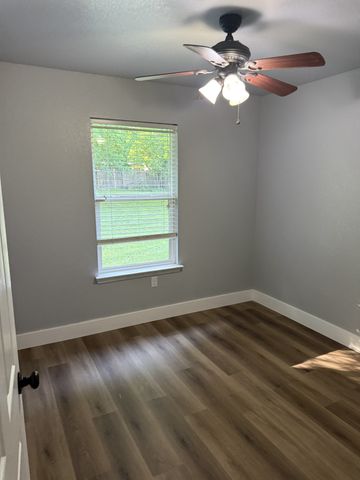 1004 Sanders Street, Bowie, TX 76230