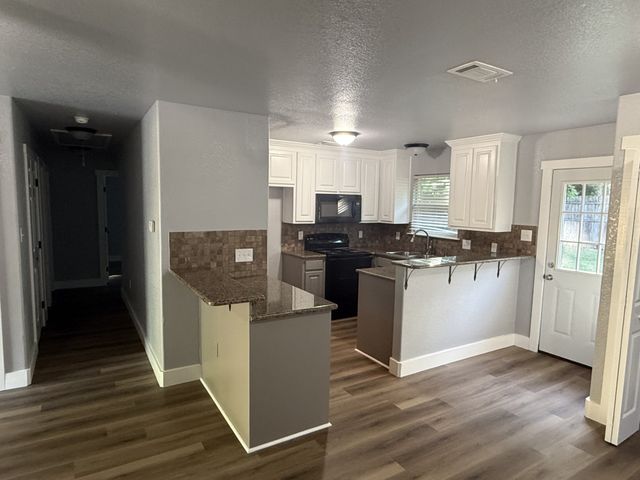 1004 Sanders Street, Bowie, TX 76230
