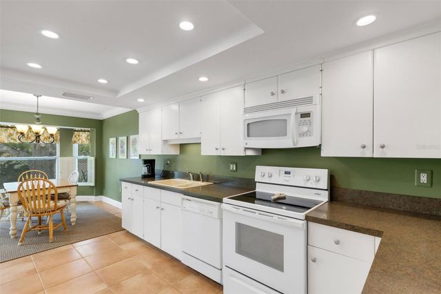 3016 CHASE CIRCLE, Sarasota, FL 34231