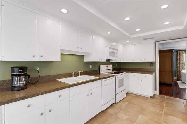 3016 CHASE CIRCLE, Sarasota, FL 34231