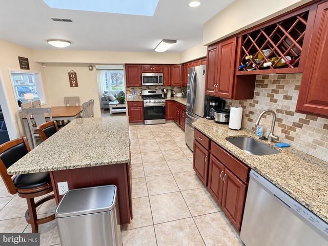 43 MARY ELLEN LN, Sicklerville, NJ 08081