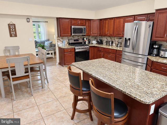 43 MARY ELLEN LN, Sicklerville, NJ 08081
