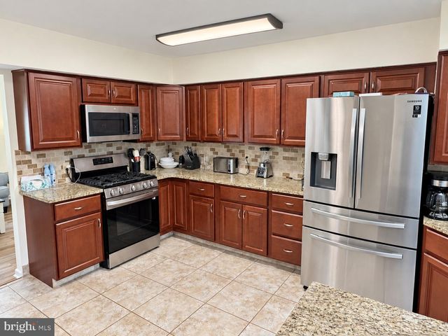 43 MARY ELLEN LN, Sicklerville, NJ 08081