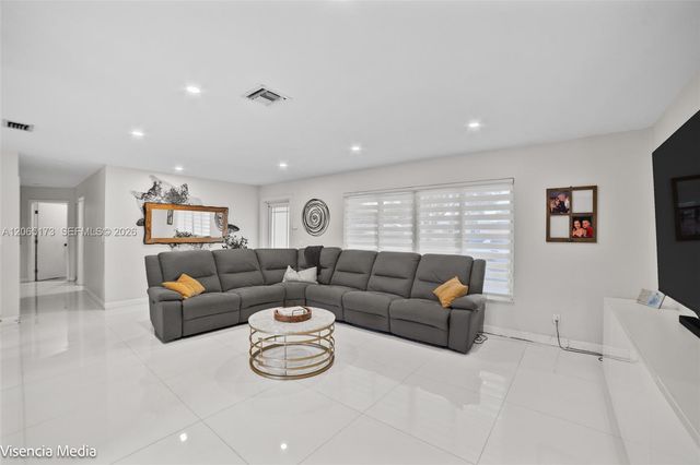 10316 SW 50th St, Cooper City, FL 33328