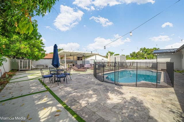 10316 SW 50th St, Cooper City, FL 33328