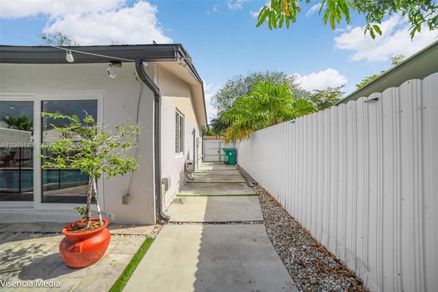 10316 SW 50th St, Cooper City, FL 33328
