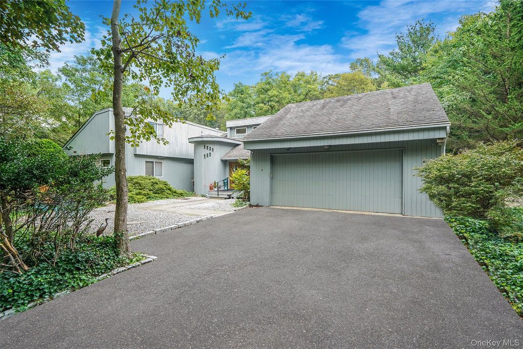 271 Bread and Cheese Hollow Road, Northport, NY 11768 — exterior