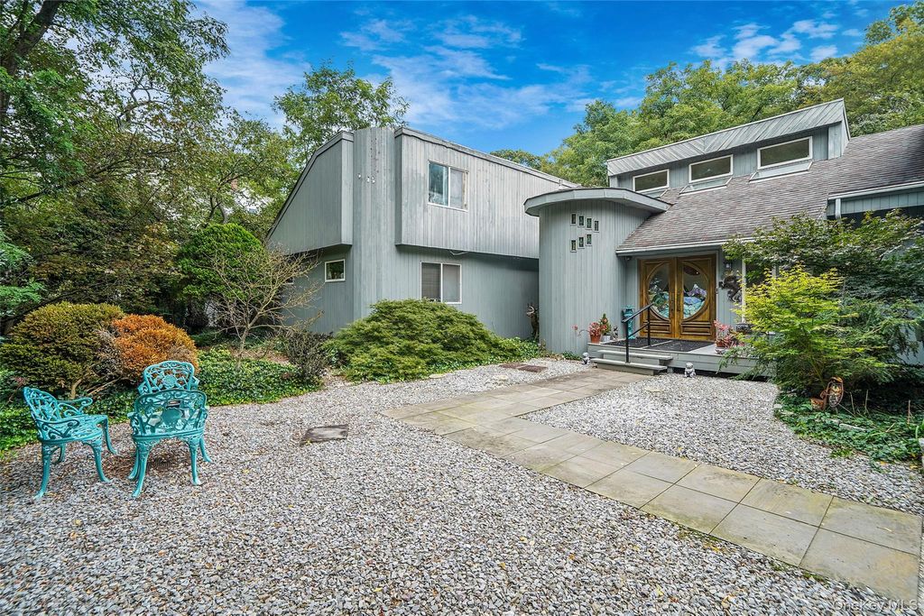 271 Bread and Cheese Hollow Road, Northport, NY 11768 — photo 3