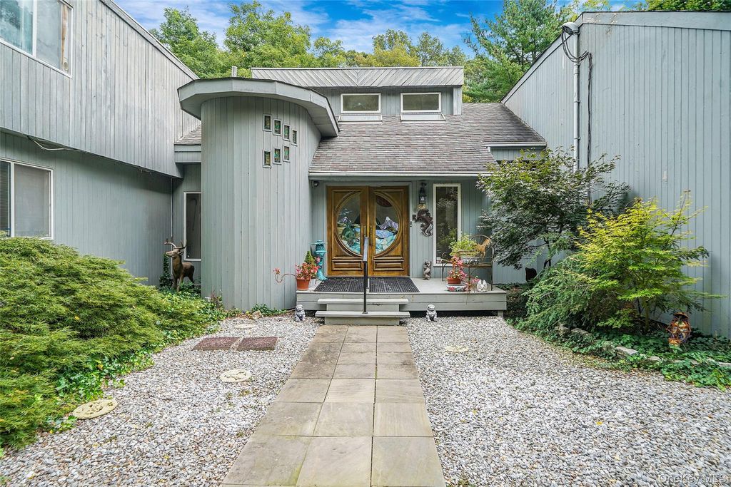 271 Bread and Cheese Hollow Road, Northport, NY 11768 — photo 4