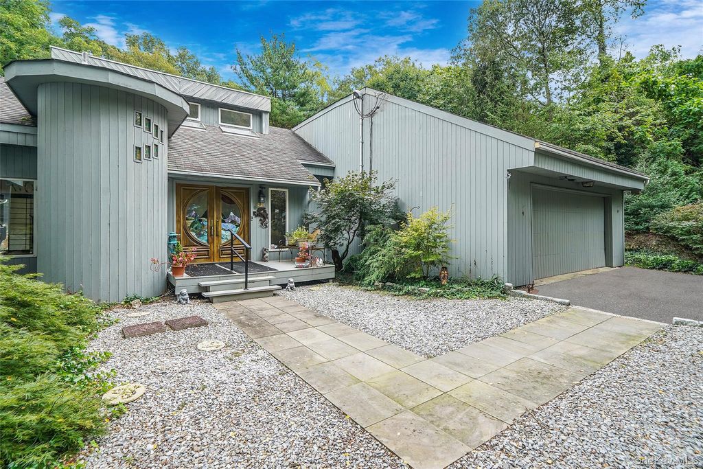 271 Bread and Cheese Hollow Road, Northport, NY 11768 — photo 5
