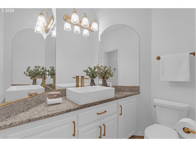 2250 RIVER HEIGHTS Cir, West Linn, OR 97068