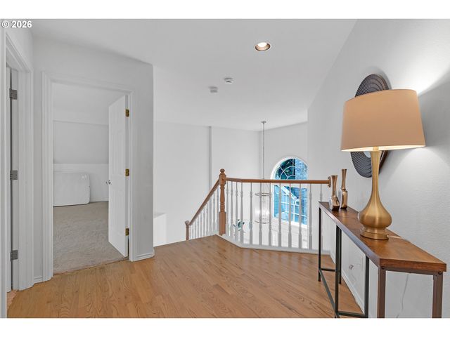 2250 RIVER HEIGHTS Cir, West Linn, OR 97068